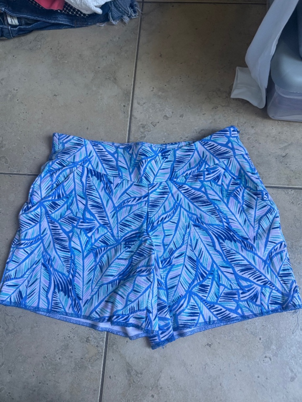 Lilly Pulitzer Blue leaf Print Shorts – Size 0